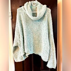 Free People Cowl Neck Sweater, Size Small, Seafoam Green, SO SOFT and Comfy! EUC